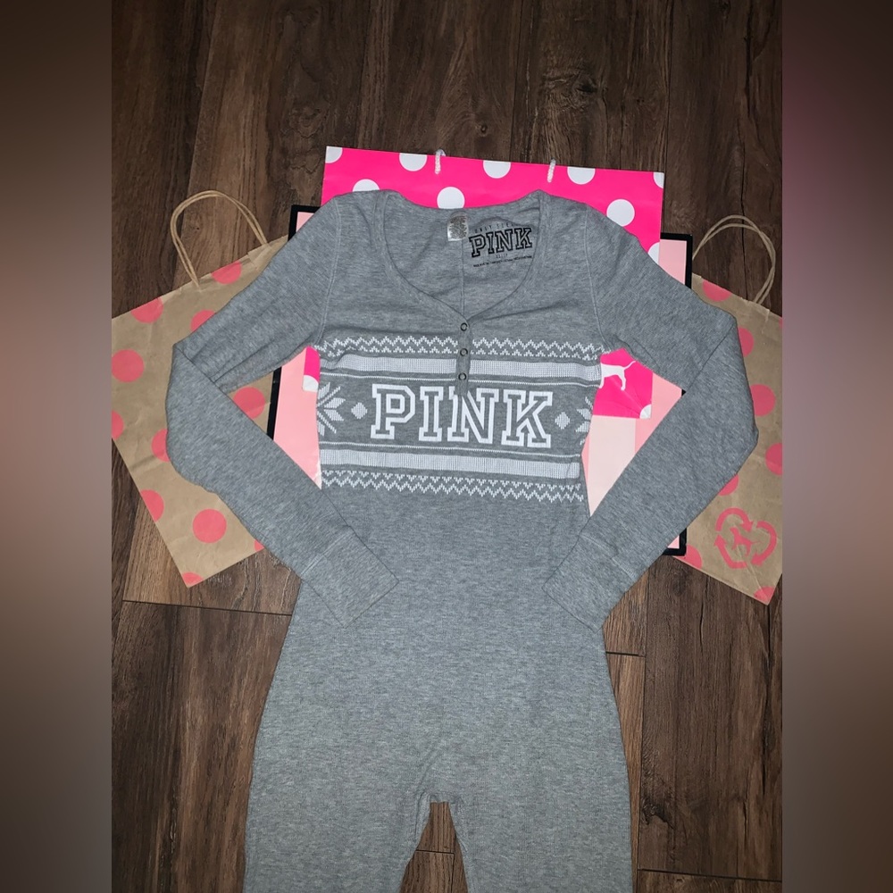 VS PINK SIZE XS HTF OLD SCHOOL ONE PIECE BUTT FLAP ONESIE SLEEPER. - Picture 3 of 10